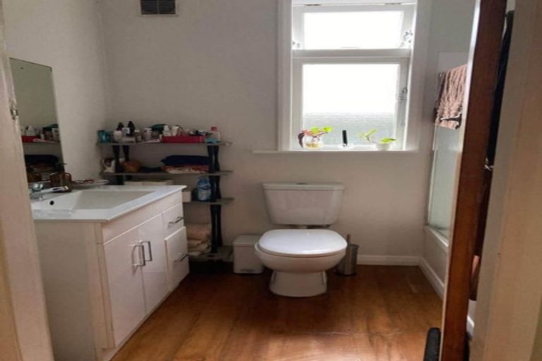 Photo of property in 35 Melrose Road, Island Bay, Wellington, 6023