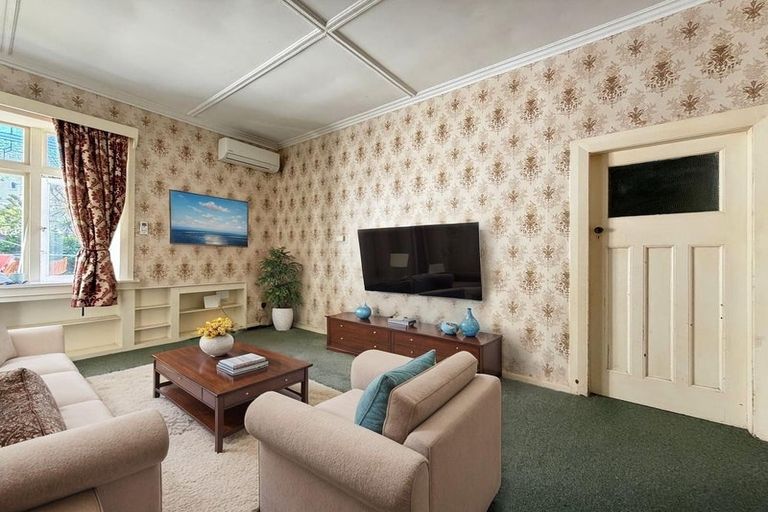 Photo of property in 2/134 Evans Bay Parade, Roseneath, Wellington, 6021