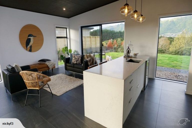 Photo of property in 7 Te Heke Place, Waikanae, 5036