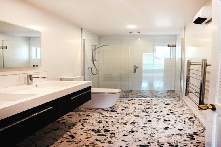 Photo of property in 2 Selwyn Lane, Lyttelton, 8082