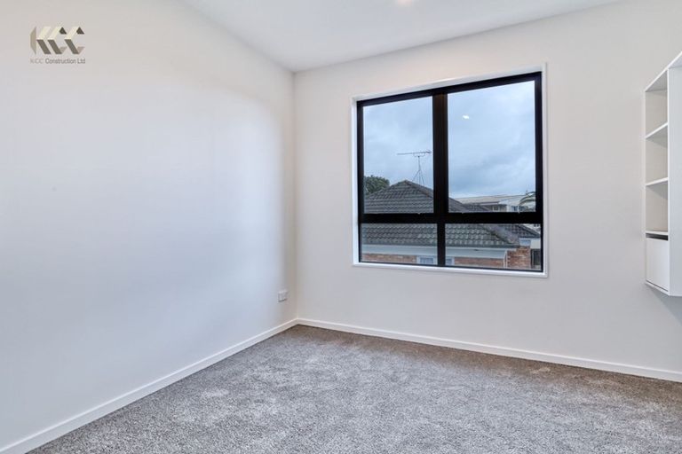 Photo of property in 2/14 Kerswill Place, Pakuranga, Auckland, 2010