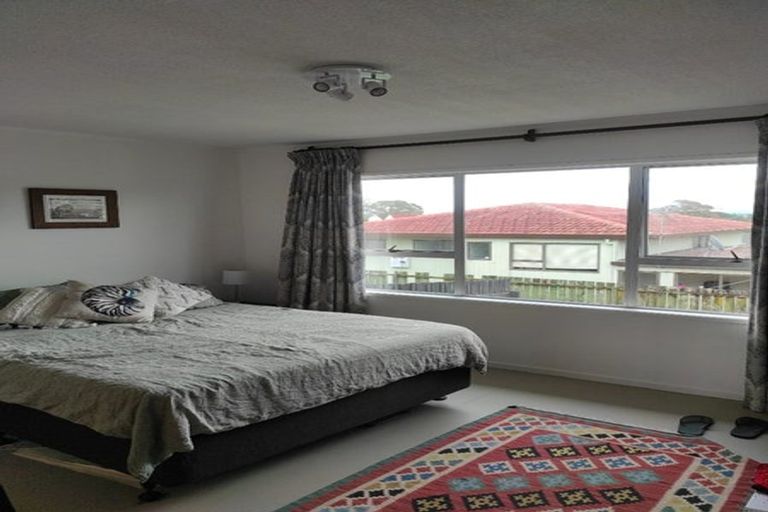 Photo of property in 2/6 Benygloe Place, Highland Park, Auckland, 2010
