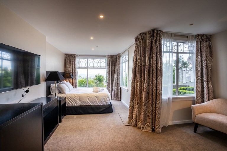 Photo of property in 141 Hackthorne Road, Cashmere, Christchurch, 8022