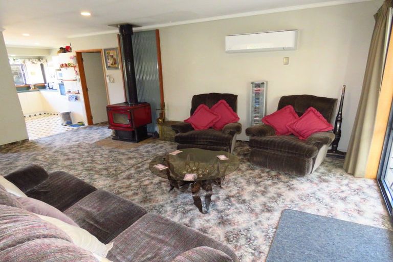 Photo of property in 19 Kew Road, Westport, 7825