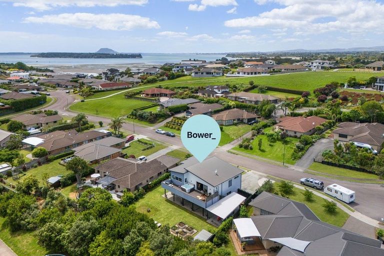 Photo of property in 12 Haden Place, Omokoroa, 3114