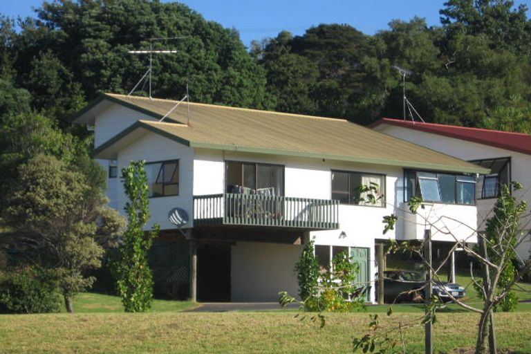 Photo of property in 2/14 Greenvalley Rise, Glenfield, Auckland, 0629