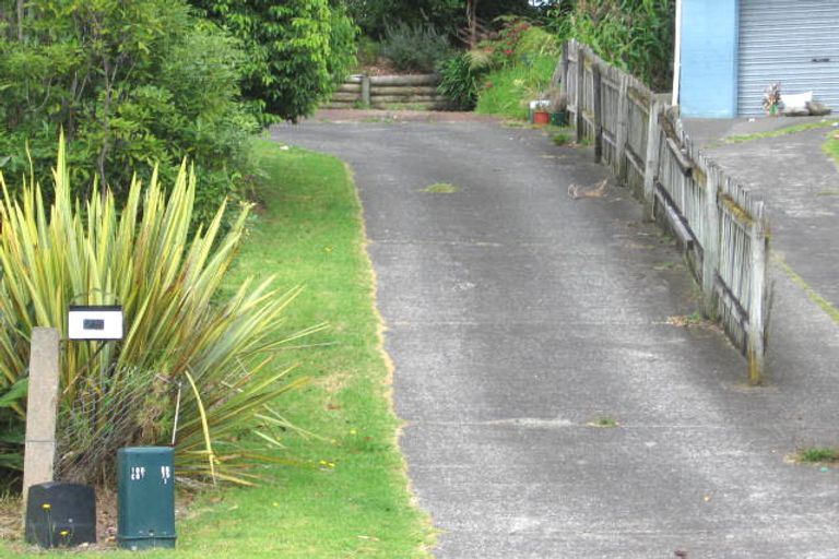 Photo of property in 28 Tawavale Crescent, Totara Vale, Auckland, 0629