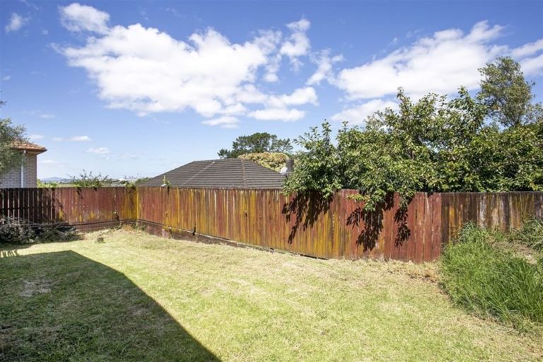 Photo of property in 2/97 Roberts Road, Te Atatu South, Auckland, 0610
