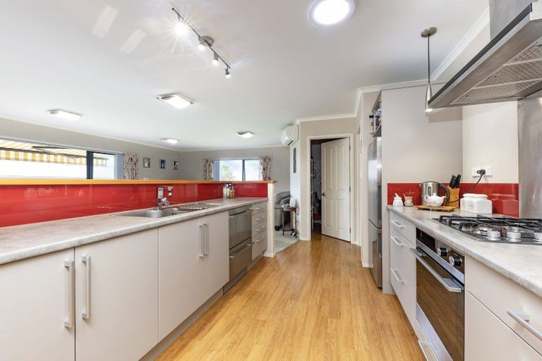 Photo of property in 15 Gavinike Place, Waimauku, 0812