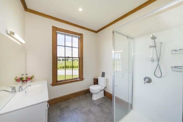 Photo of property in 628 Parewanui Road, Bulls, 4894