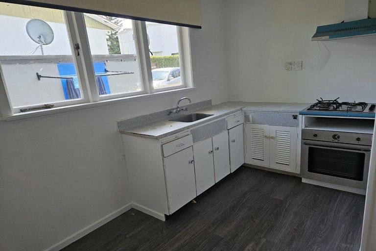 Photo of property in 5 Lynwood Road, New Lynn, Auckland, 0600