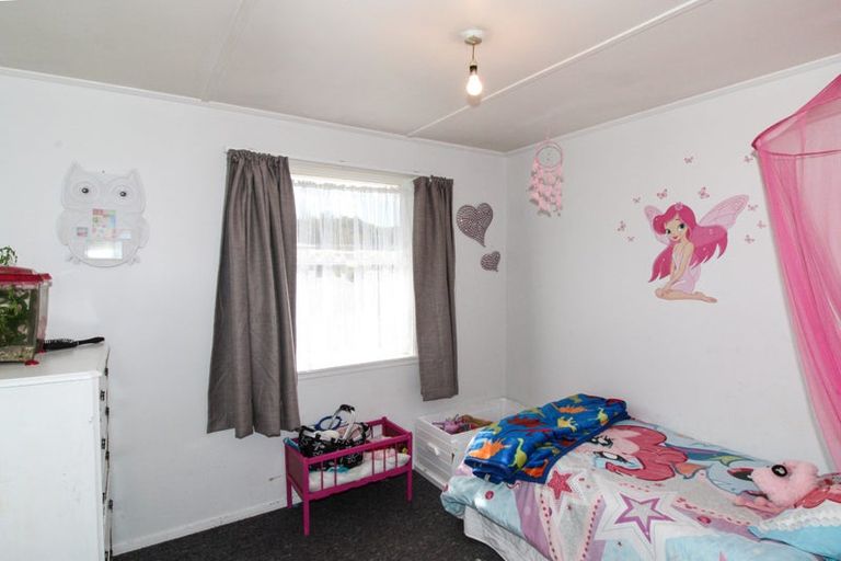 Photo of property in 22 Hardie Grove, Featherston, 5710