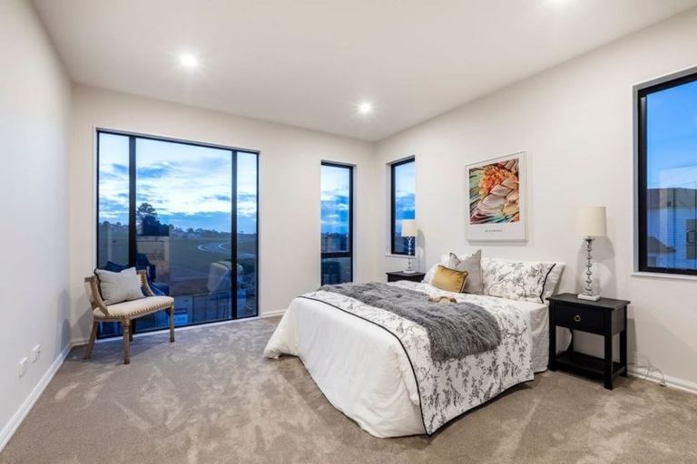 Photo of property in 21 Merv Clarke Lane, Massey, Auckland, 0614