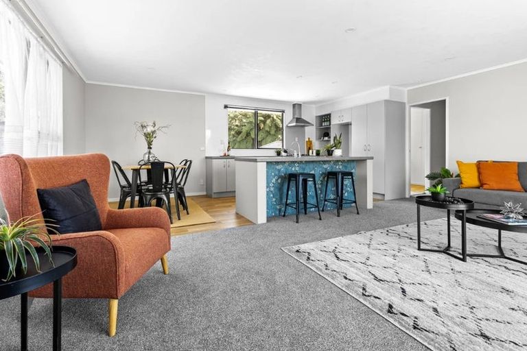 Photo of property in 12 Winstone Place, Highlands Park, New Plymouth, 4312