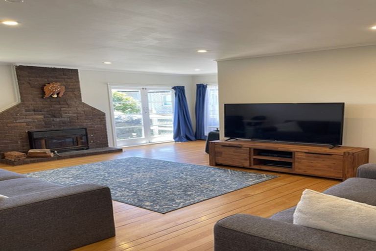 Photo of property in 24 Waipani Road, Te Atatu Peninsula, Auckland, 0610