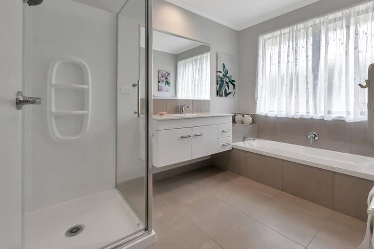 Photo of property in 36 Kowi Lakes Drive, One Tree Point, 0118