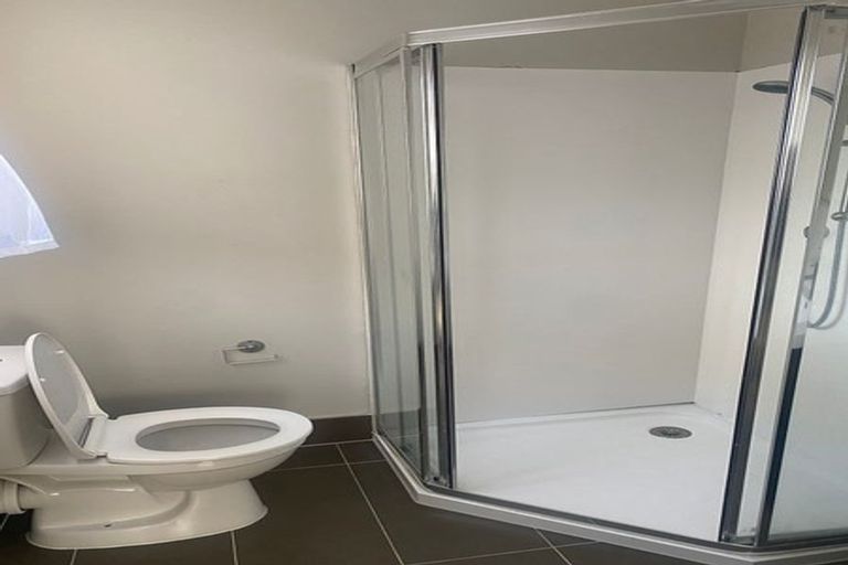 Photo of property in 5 Rosalind Road, Glenfield, Auckland, 0629