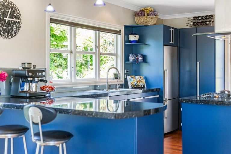 Photo of property in 61 Seaview Road, Paremata, Porirua, 5024