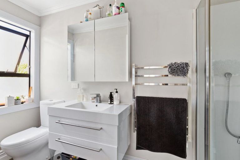 Photo of property in 13 Collingwood Road, Waiuku, 2123