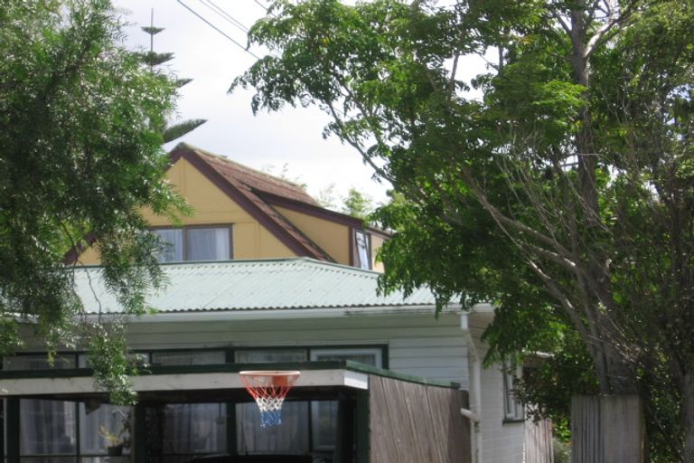 Photo of property in 3/33 Sunnyhaven Avenue, Beach Haven, Auckland, 0626