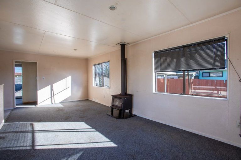 Photo of property in 90 Fergusson Street, Woodville, 4920