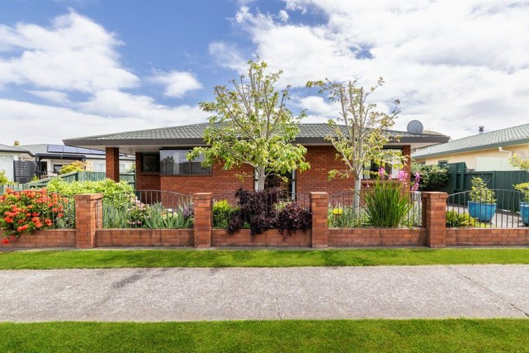 Photo of property in 82a Church Road, Taradale, Napier, 4112