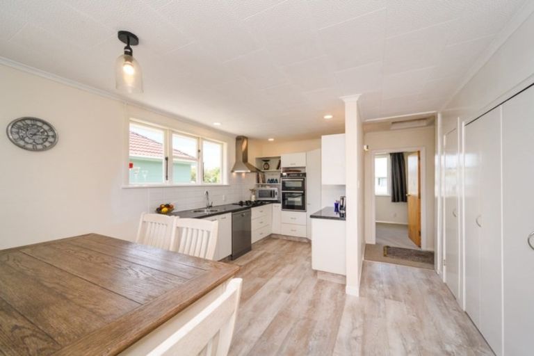 Photo of property in 3 Bristol Crescent, Roslyn, Palmerston North, 4414