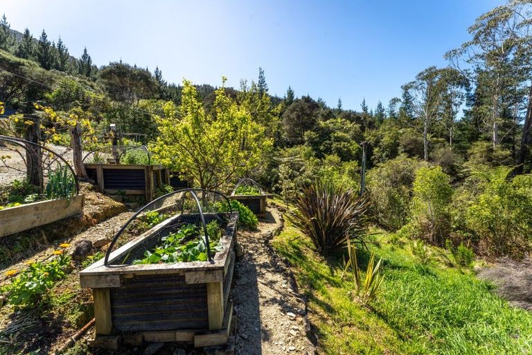 Photo of property in 7102 Kenepuru Road, Raetihi, Picton, 7282