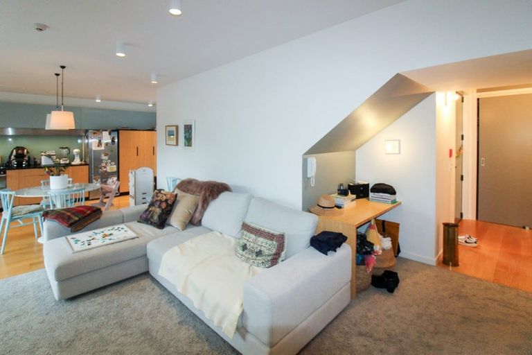 Photo of property in 76 Brougham Street, Mount Victoria, Wellington, 6011