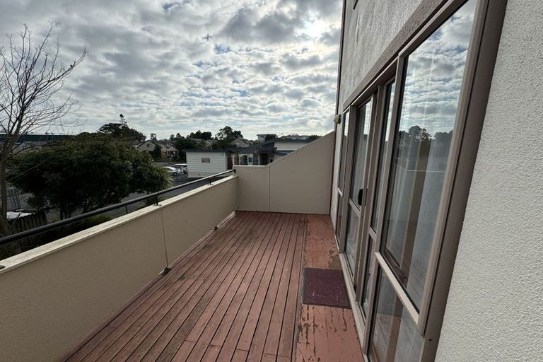Photo of property in Lakeview Terrace, 19/14 Ambrico Place, New Lynn, Auckland, 0600