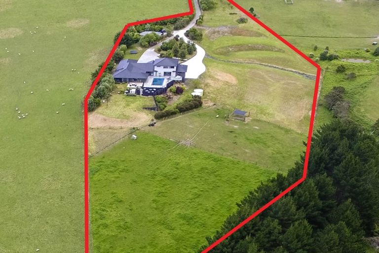 Photo of property in 1568 Old North Road, Helensville, 0875