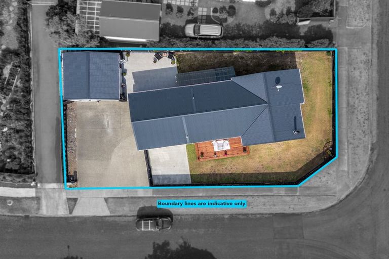 Photo of property in 21 Reeves Street, Waikanae Beach, Waikanae, 5036
