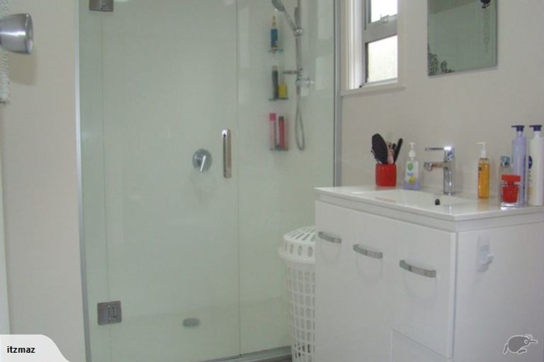 Photo of property in 14 South Road, Moturoa, New Plymouth, 4310