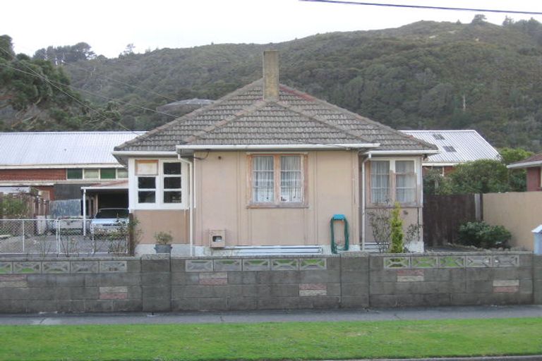 Photo of property in 4 Molesworth Street, Taita, Lower Hutt, 5011