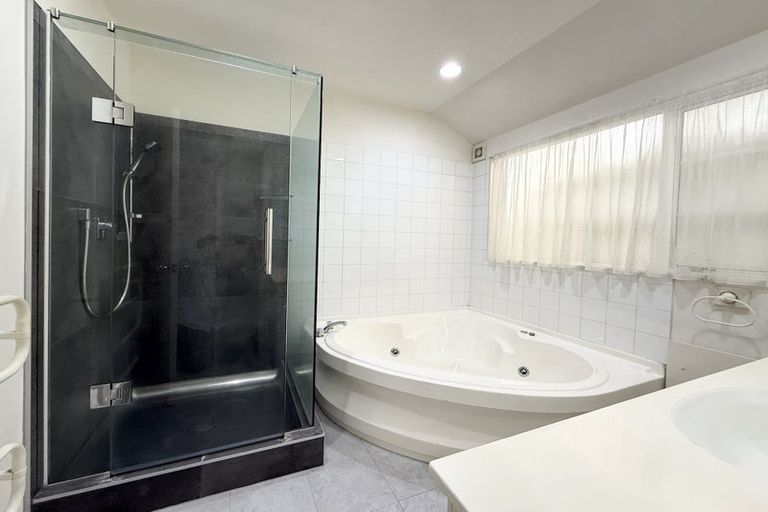 Photo of property in 38a Cherub Place, West Harbour, Auckland, 0618