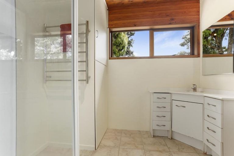 Photo of property in 114 Mountain Road, Henderson Valley, Auckland, 0612