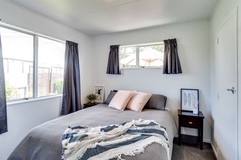 Photo of property in 28 Tait Drive, Greenmeadows, Napier, 4112