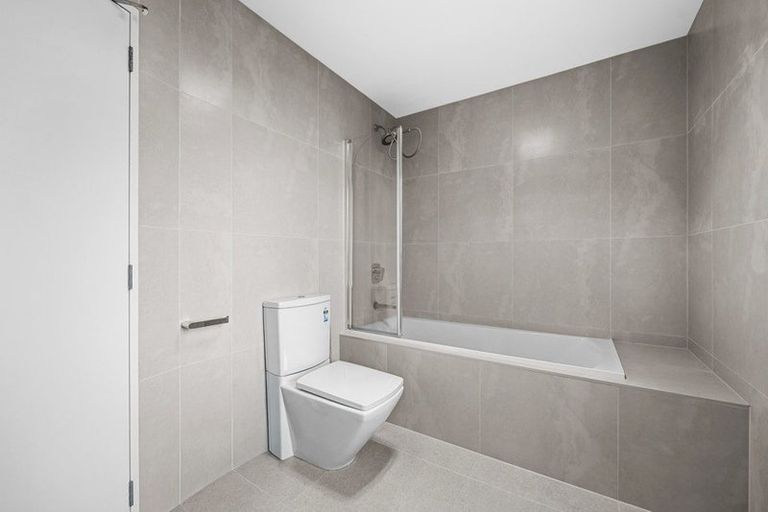 Photo of property in 2 Koropiko Lane, Flat Bush, Auckland, 2019