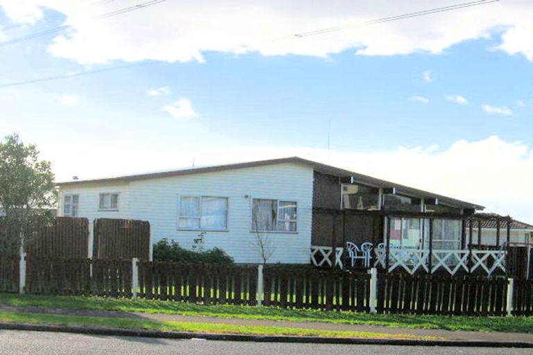 Photo of property in 17 Darnell Crescent, Clover Park, Auckland, 2019