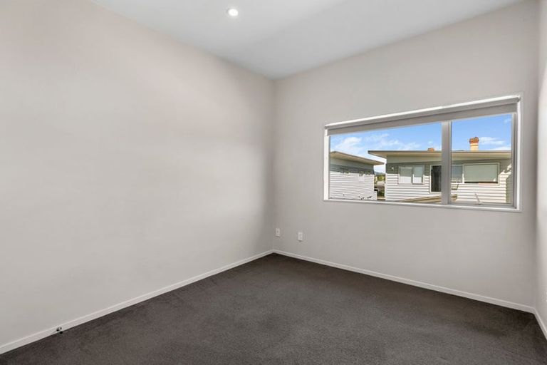 Photo of property in 6/45a Swanson Road, Henderson, Auckland, 0610