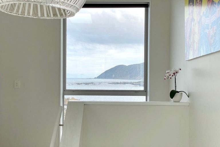 Photo of property in 6 Owhiro Bay Parade, Island Bay, Wellington, 6023