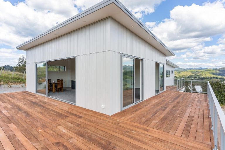 Photo of property in 3 Rewarewa Rise, Whangamata, 3691