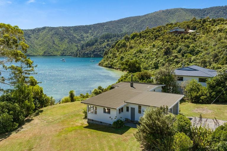 Photo of property in 15 Mccormicks Road, Whatamango Bay, Picton, 7281