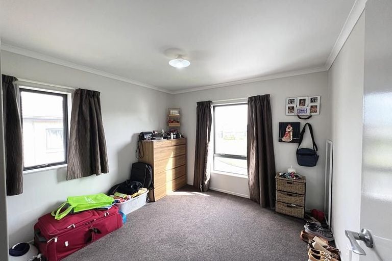 Photo of property in 32 Tutuwhatu Crescent, Weymouth, Auckland, 2103