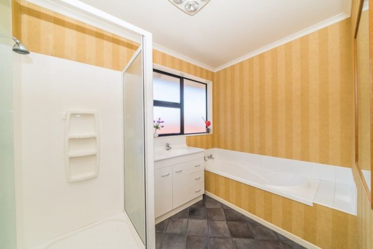 Photo of property in 10 Geneva Terrace, Kelvin Grove, Palmerston North, 4414