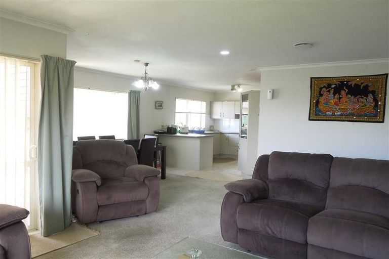 Photo of property in 72 Milson Drive, Papakura, 2110