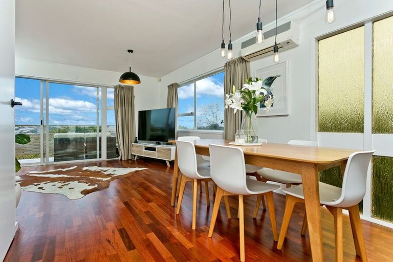Photo of property in 1/2 Hume Drive, Hillcrest, Auckland, 0627