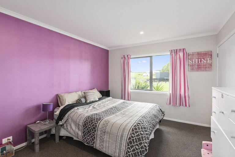 Photo of property in 53 Ohau Terraces, Ohau, Levin, 5570