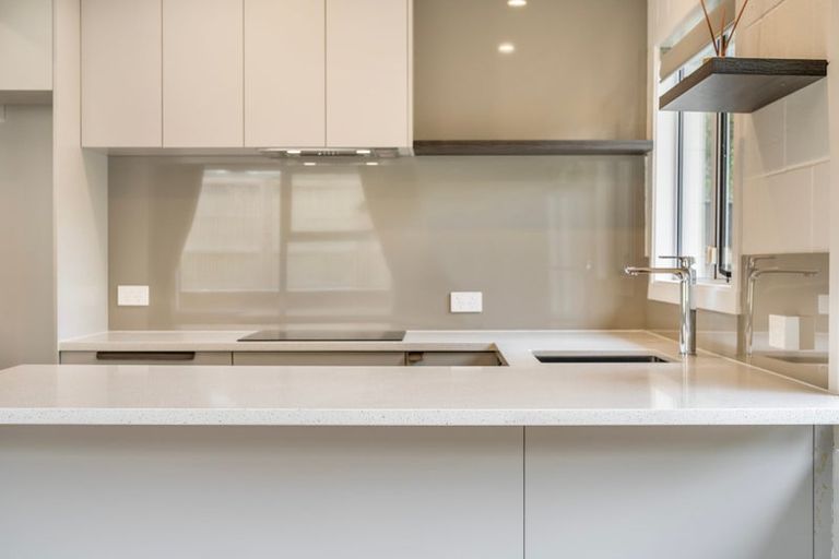 Photo of property in 1/2 Flavia Close, Torbay, Auckland, 0630