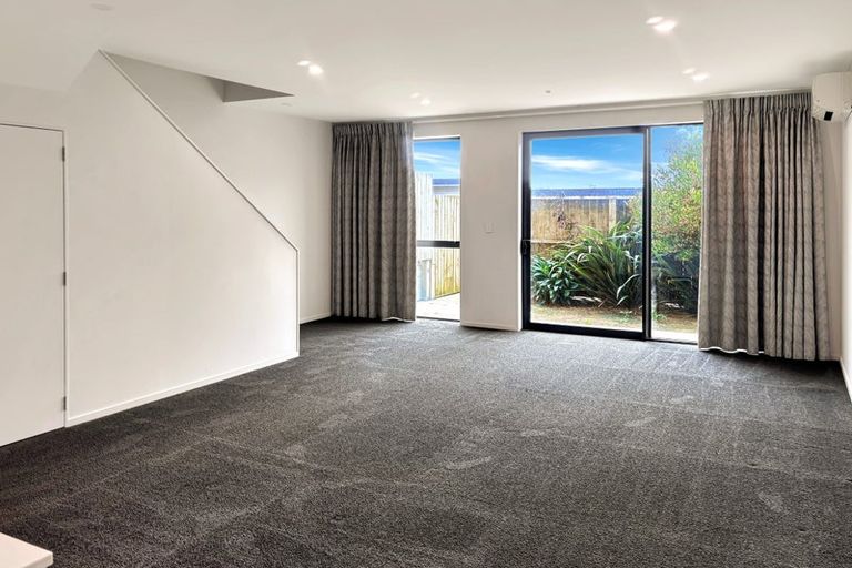 Photo of property in 62 Spenmoor Street, Newlands, Wellington, 6037